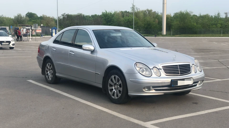 Mercedes-Benz E-Class 4