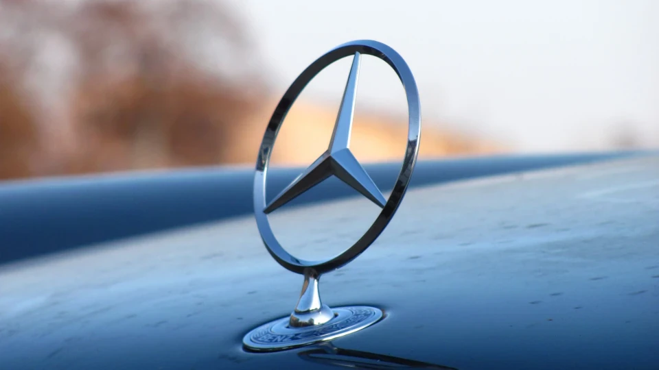 Mercedes-Benz E-Class 3