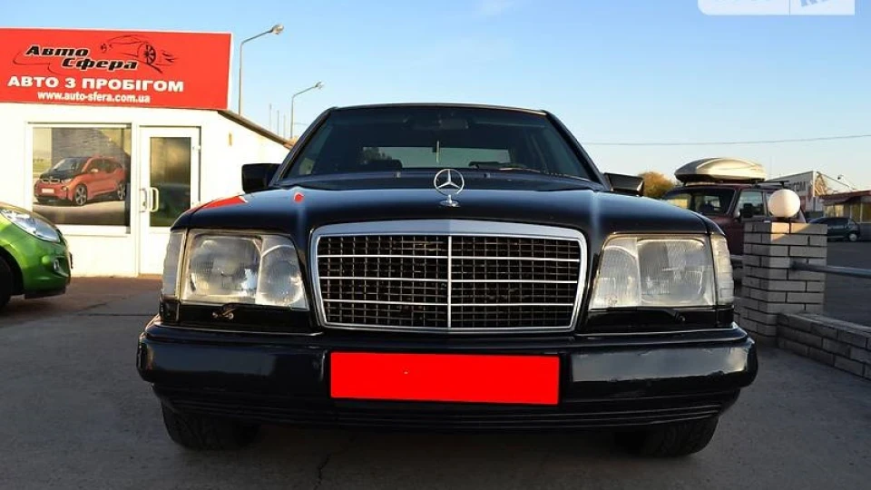 Mercedes-Benz E-Class 2