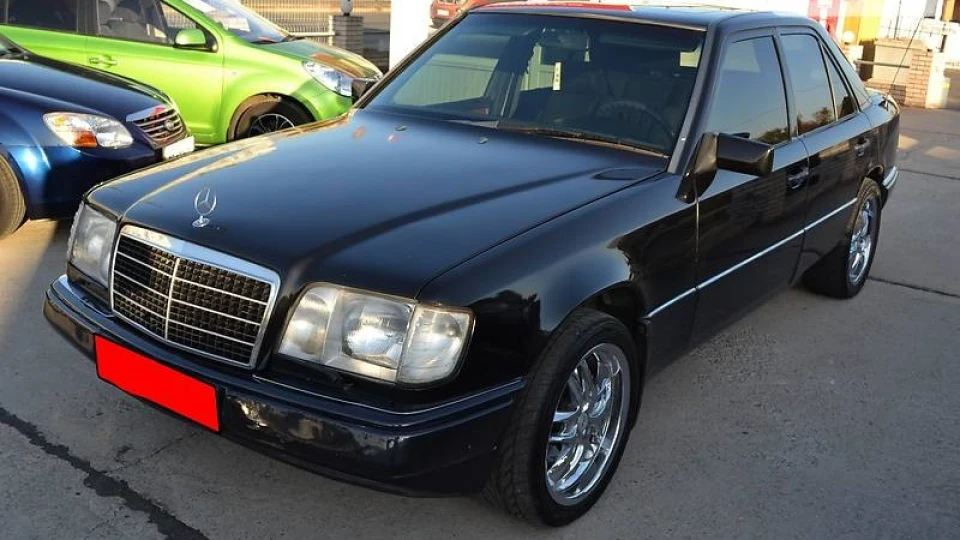 Mercedes-Benz E-Class 3