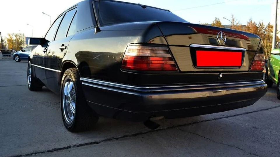 Mercedes-Benz E-Class 4