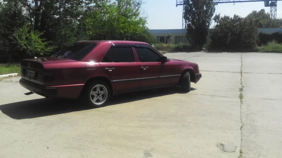 Mercedes-Benz E-Class 2