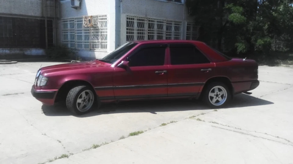 Mercedes-Benz E-Class 3