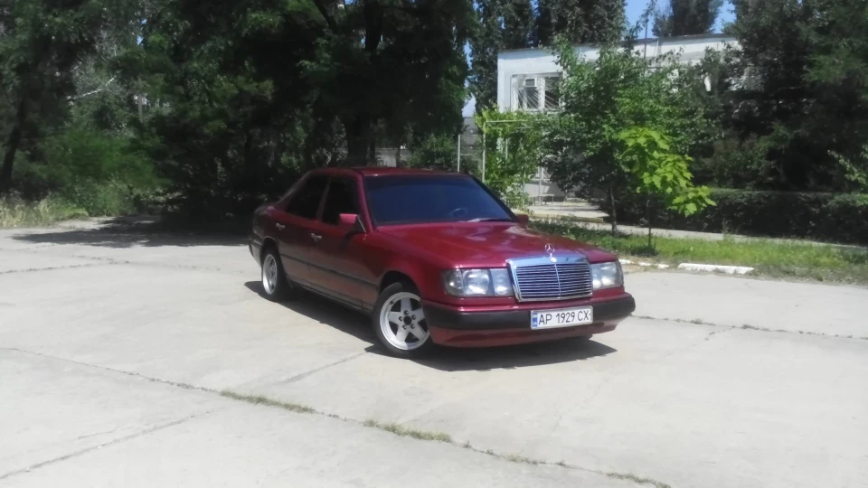 Mercedes-Benz E-Class 4