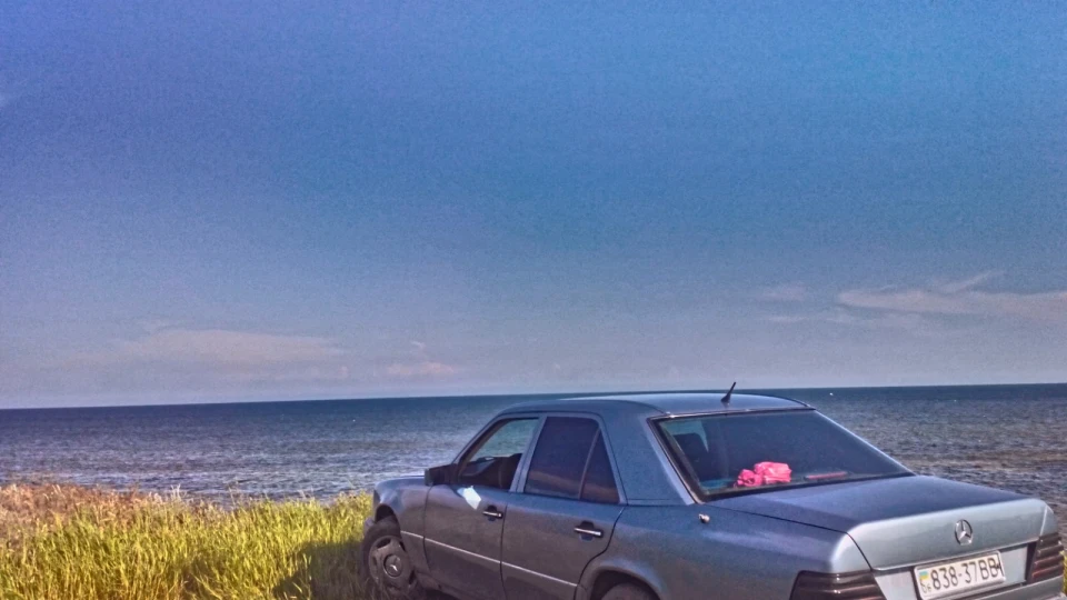 Mercedes-Benz E-Class 4