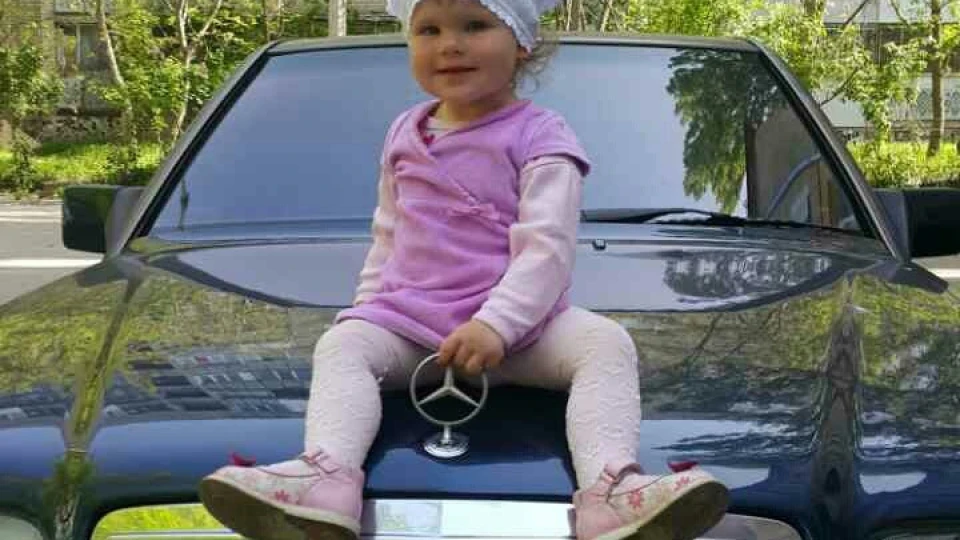 Mercedes-Benz E-Class 2