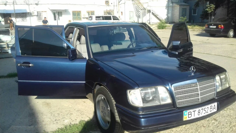 Mercedes-Benz E-Class 3