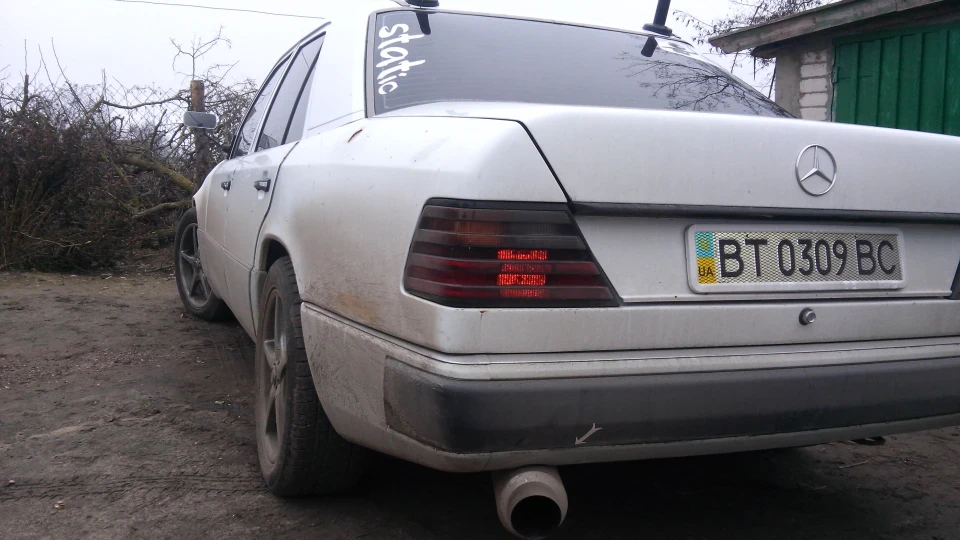 Mercedes-Benz E-Class 2