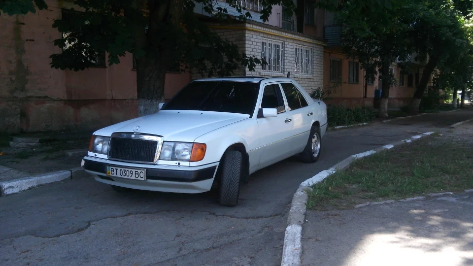 Mercedes-Benz E-Class 3