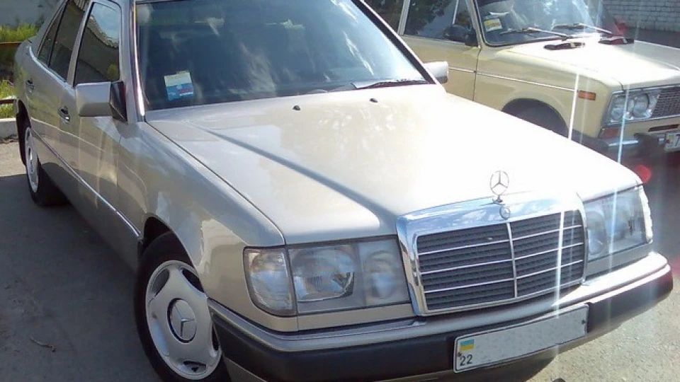 Mercedes-Benz E-Class 3