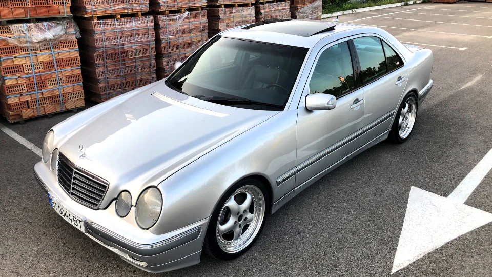 Mercedes-Benz E-Class 2