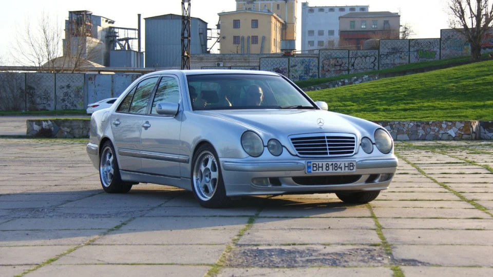 Mercedes-Benz E-Class 3