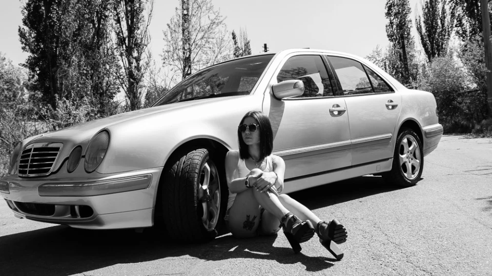 Mercedes-Benz E-Class 4