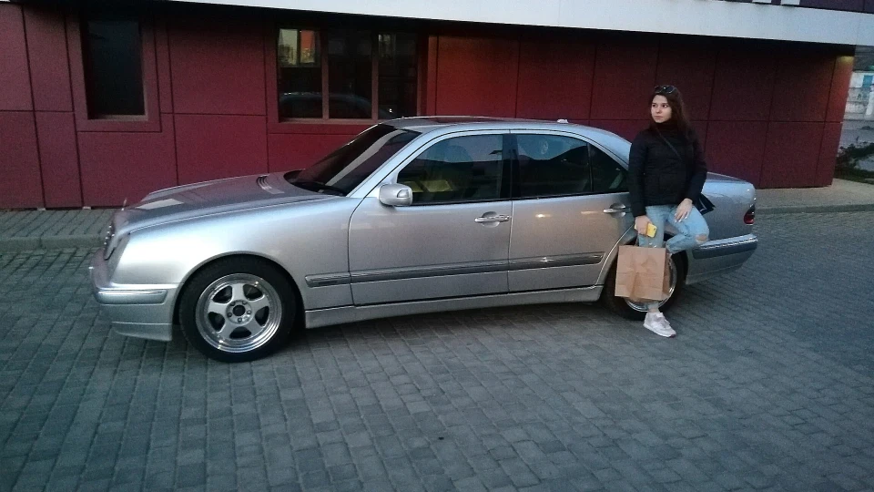 Mercedes-Benz E-Class 5