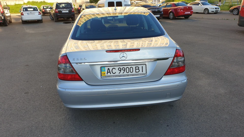 Mercedes-Benz E-Class 3