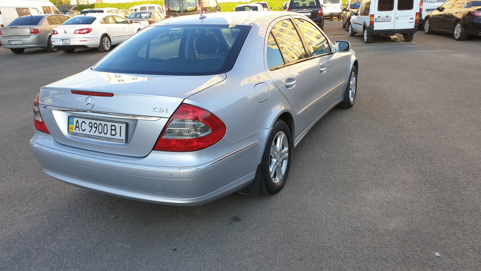 Mercedes-Benz E-Class 4