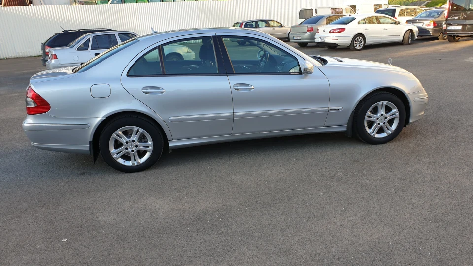 Mercedes-Benz E-Class 5