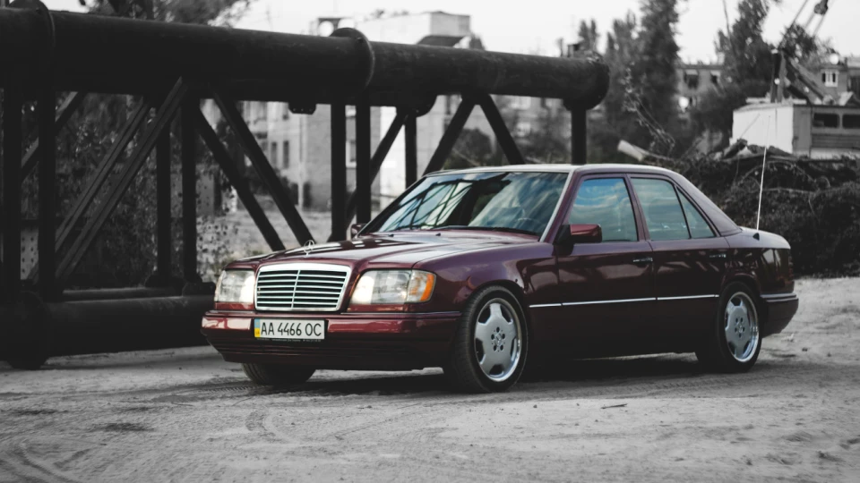 Mercedes-Benz E-Class 2
