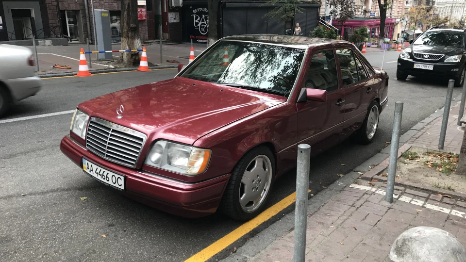 Mercedes-Benz E-Class 4