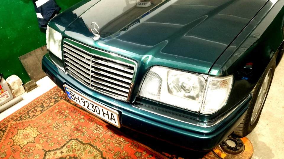 Mercedes-Benz E-Class 2