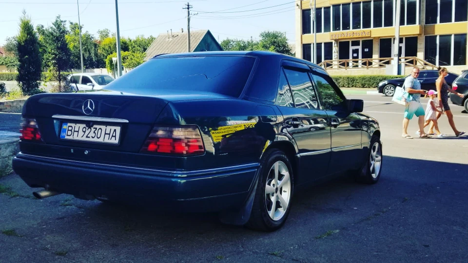 Mercedes-Benz E-Class 3
