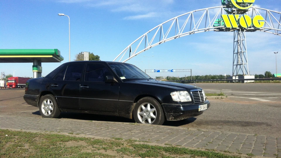 Mercedes-Benz E-Class 2