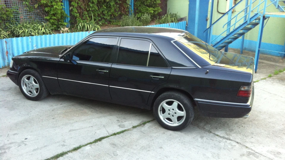Mercedes-Benz E-Class 3