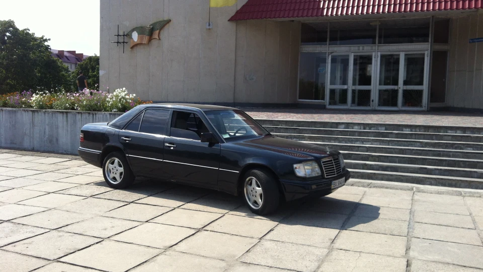 Mercedes-Benz E-Class 4