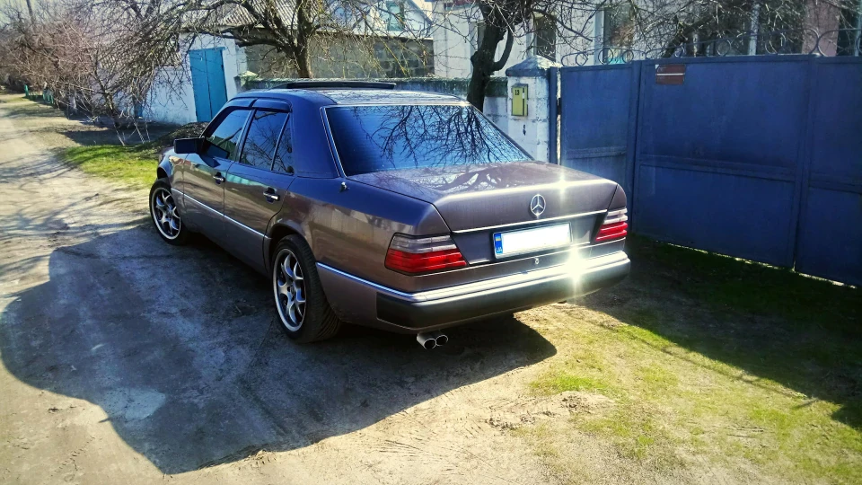 Mercedes-Benz E-Class 2