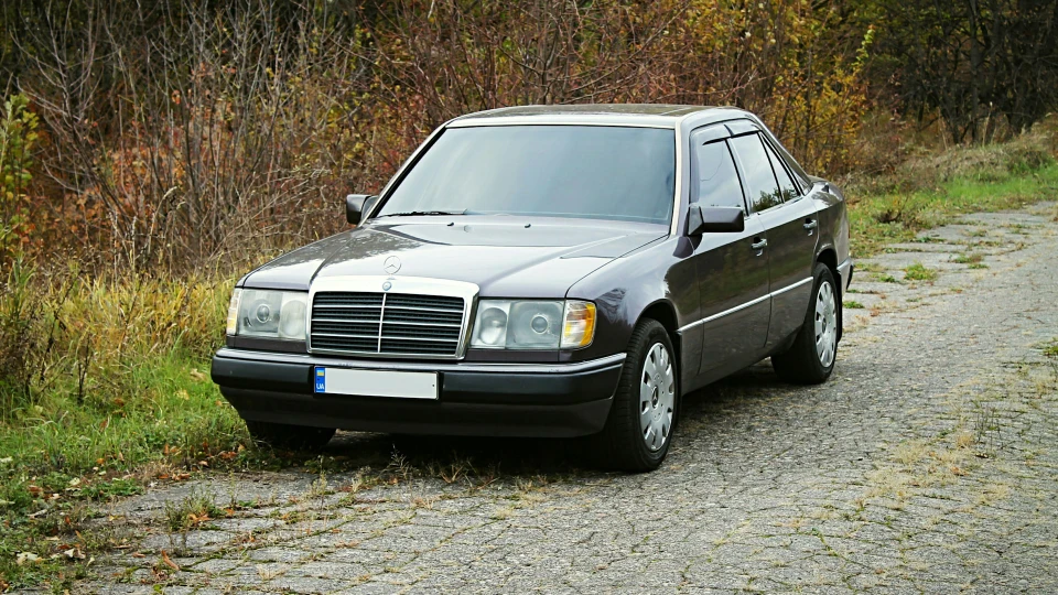 Mercedes-Benz E-Class 3