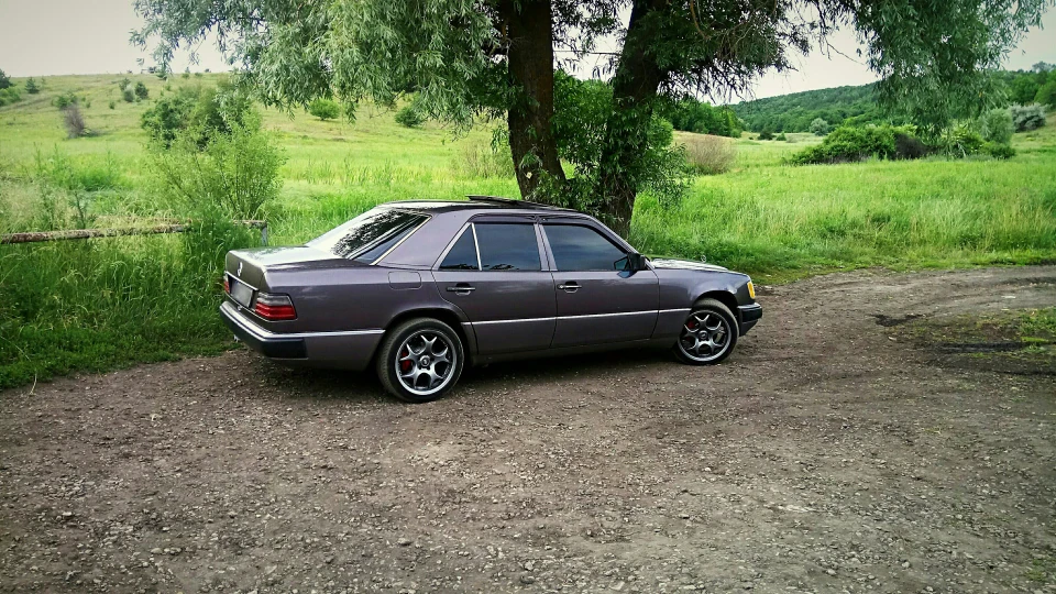 Mercedes-Benz E-Class 4
