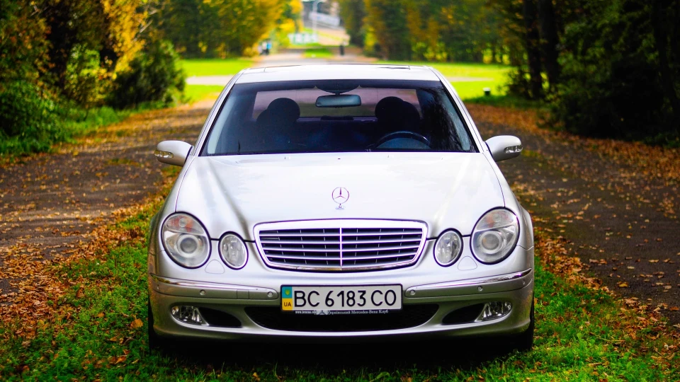 Mercedes-Benz E-Class 2