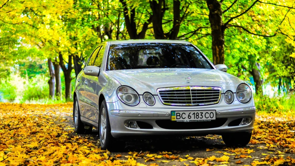 Mercedes-Benz E-Class 3