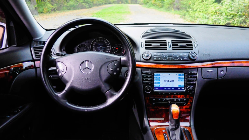 Mercedes-Benz E-Class 4