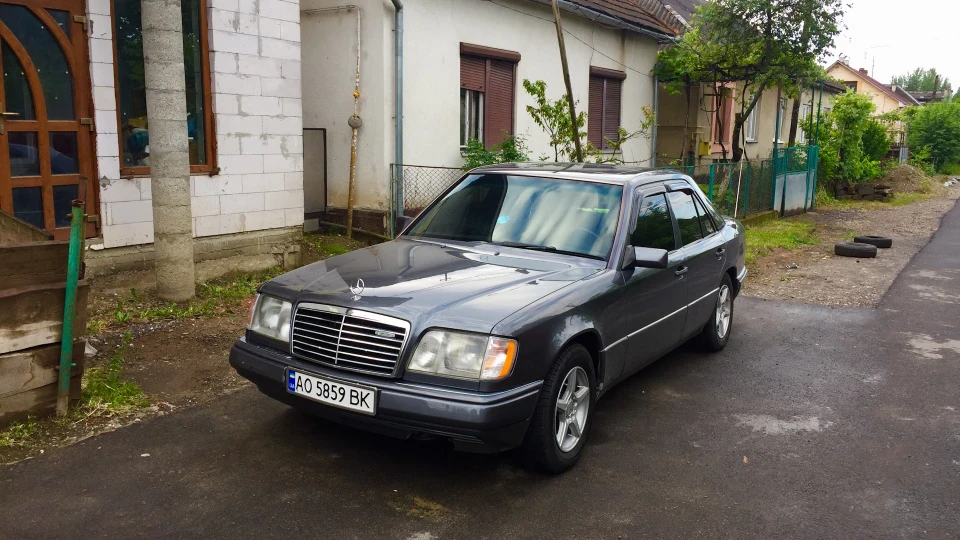 Mercedes-Benz E-Class 2