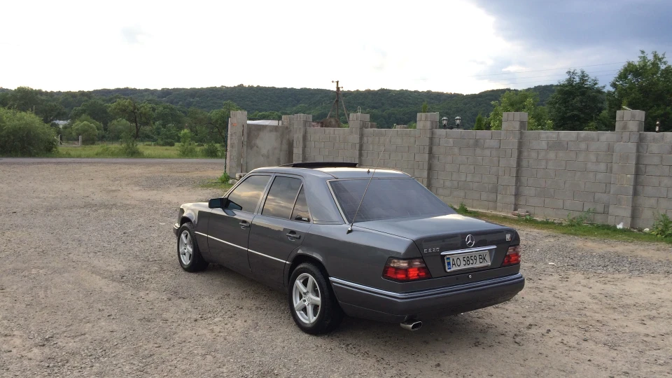 Mercedes-Benz E-Class 3