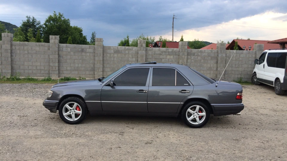 Mercedes-Benz E-Class 4