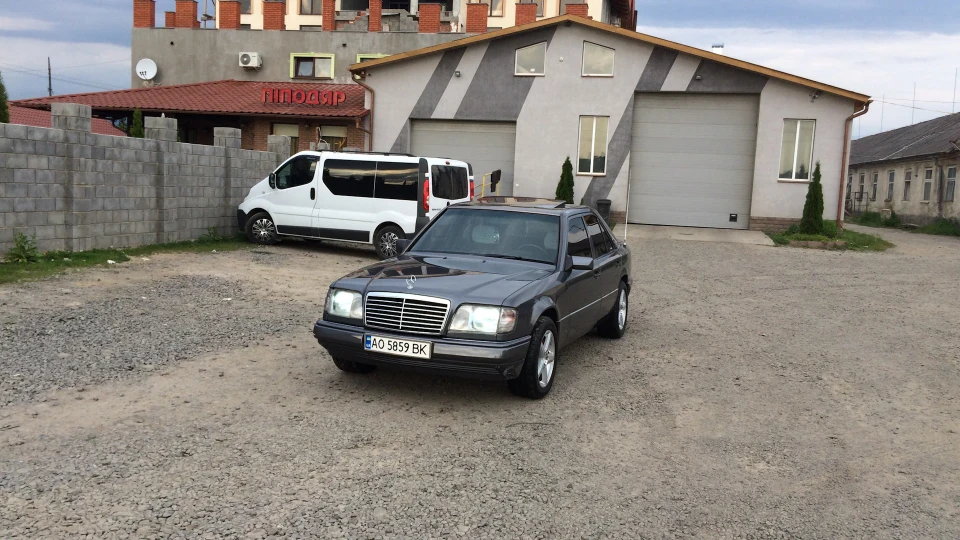 Mercedes-Benz E-Class 5