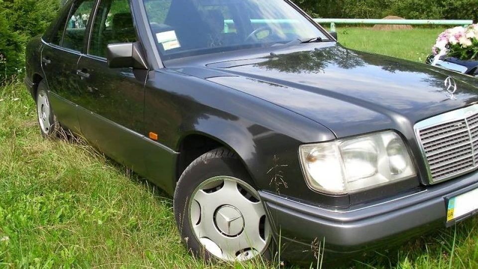Mercedes-Benz E-Class 2