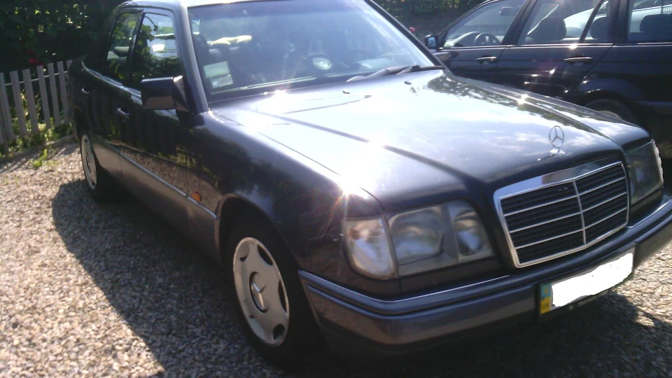 Mercedes-Benz E-Class 3