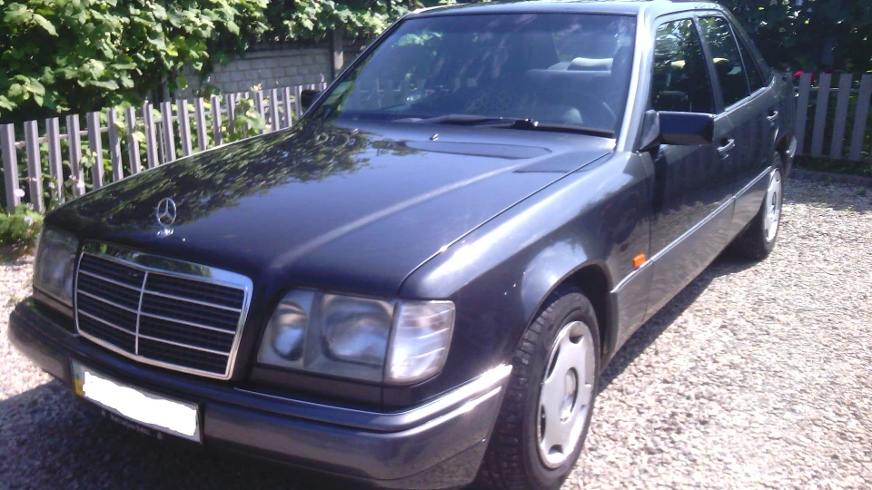Mercedes-Benz E-Class 4