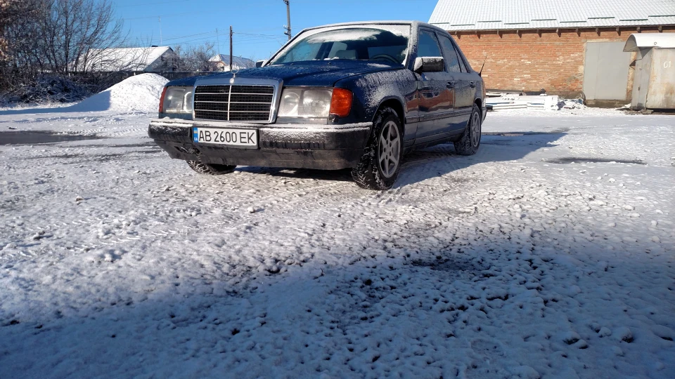 Mercedes-Benz E-Class 2