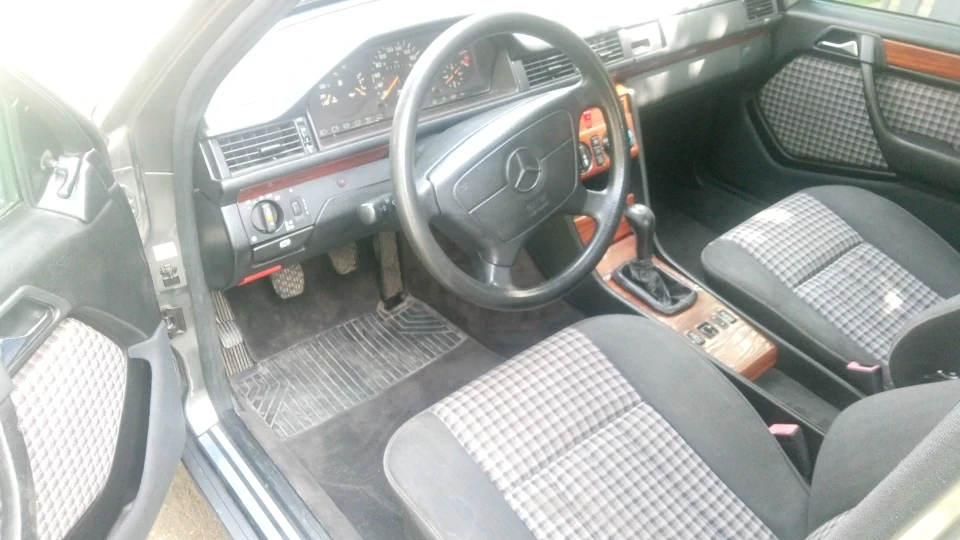 Mercedes-Benz E-Class 4