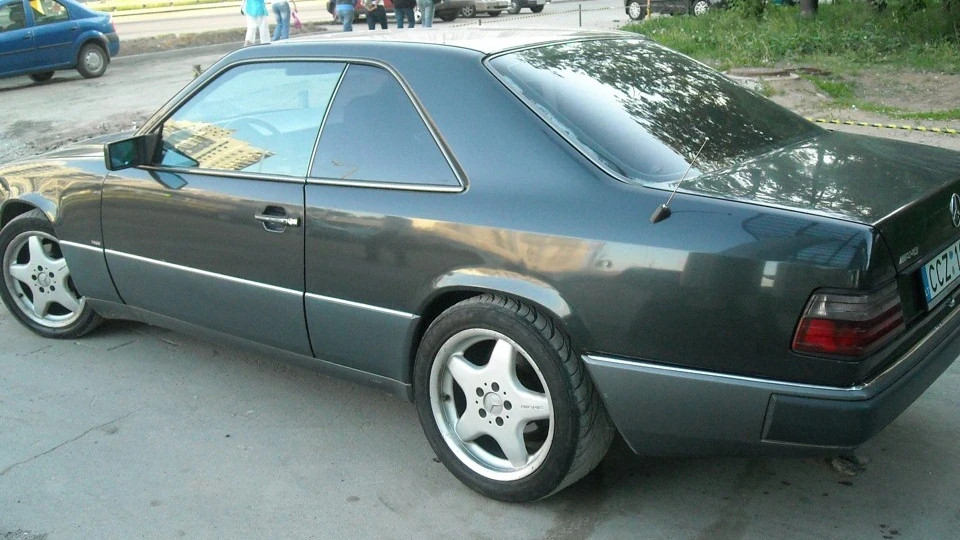 Mercedes-Benz E-Class 2