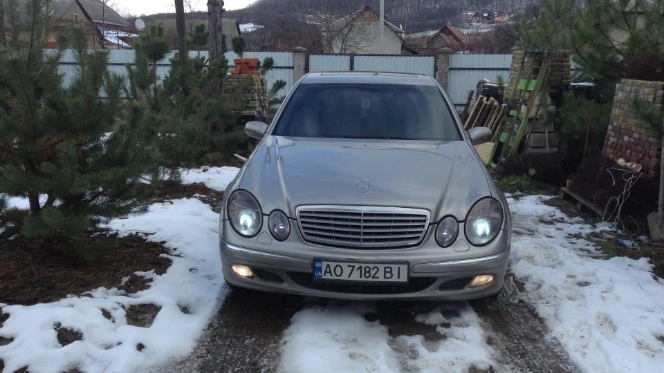 Mercedes-Benz E-Class 2