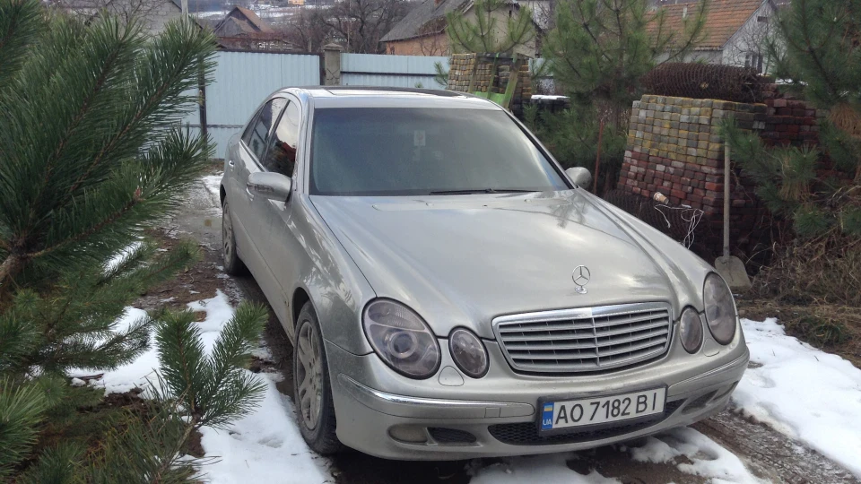 Mercedes-Benz E-Class 3