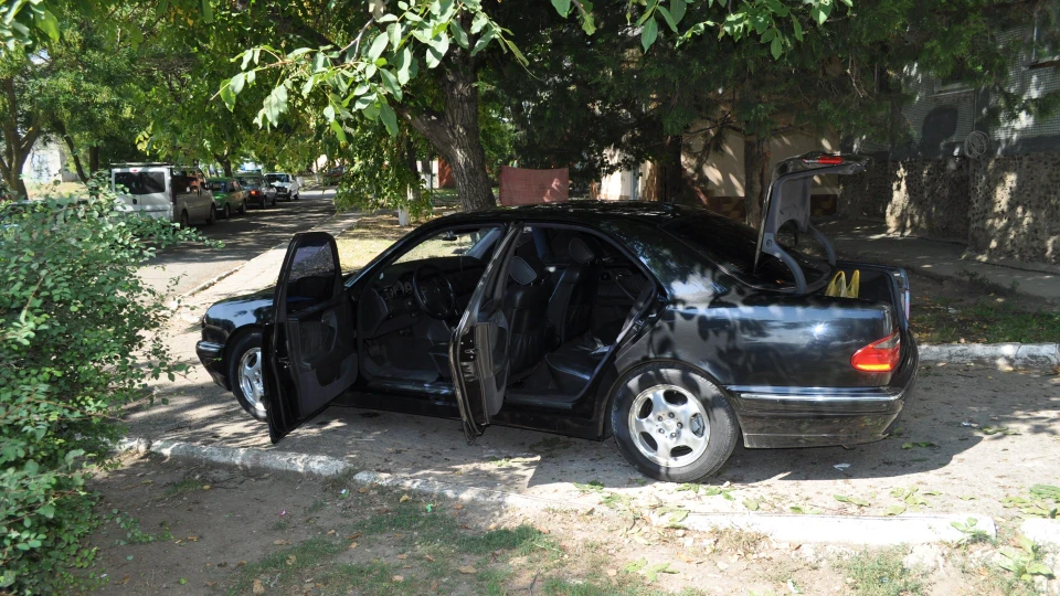 Mercedes-Benz E-Class 4
