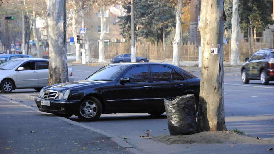 Mercedes-Benz E-Class 5