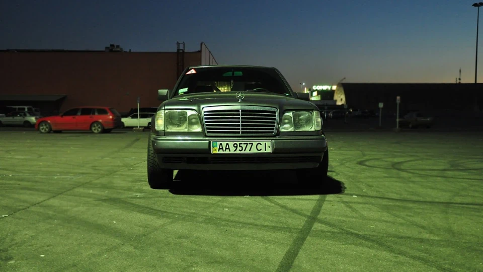 Mercedes-Benz E-Class 2