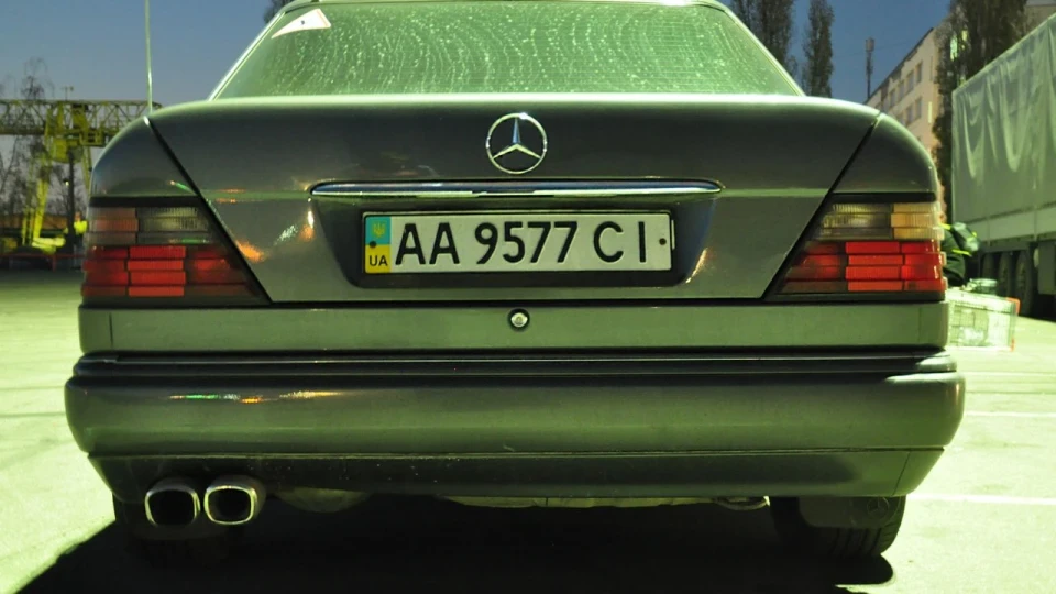 Mercedes-Benz E-Class 3